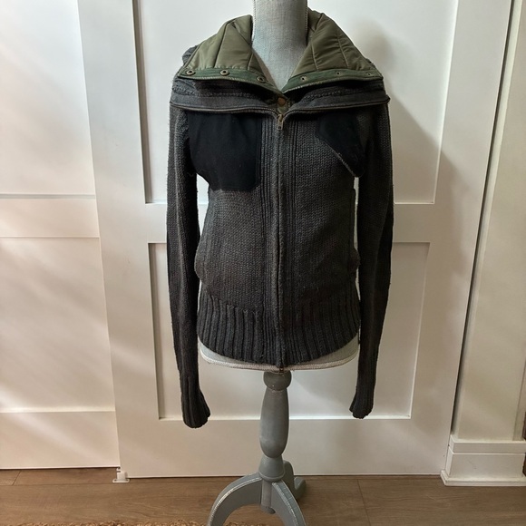 Nicholas K Sweaters - NICHOLAS K Gray and Olive Knit Sweater, S